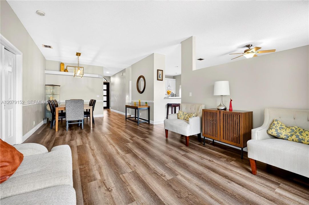 En Venta: $685,000 (3 camas, 2 baños, 1750 Pies cuadrados)