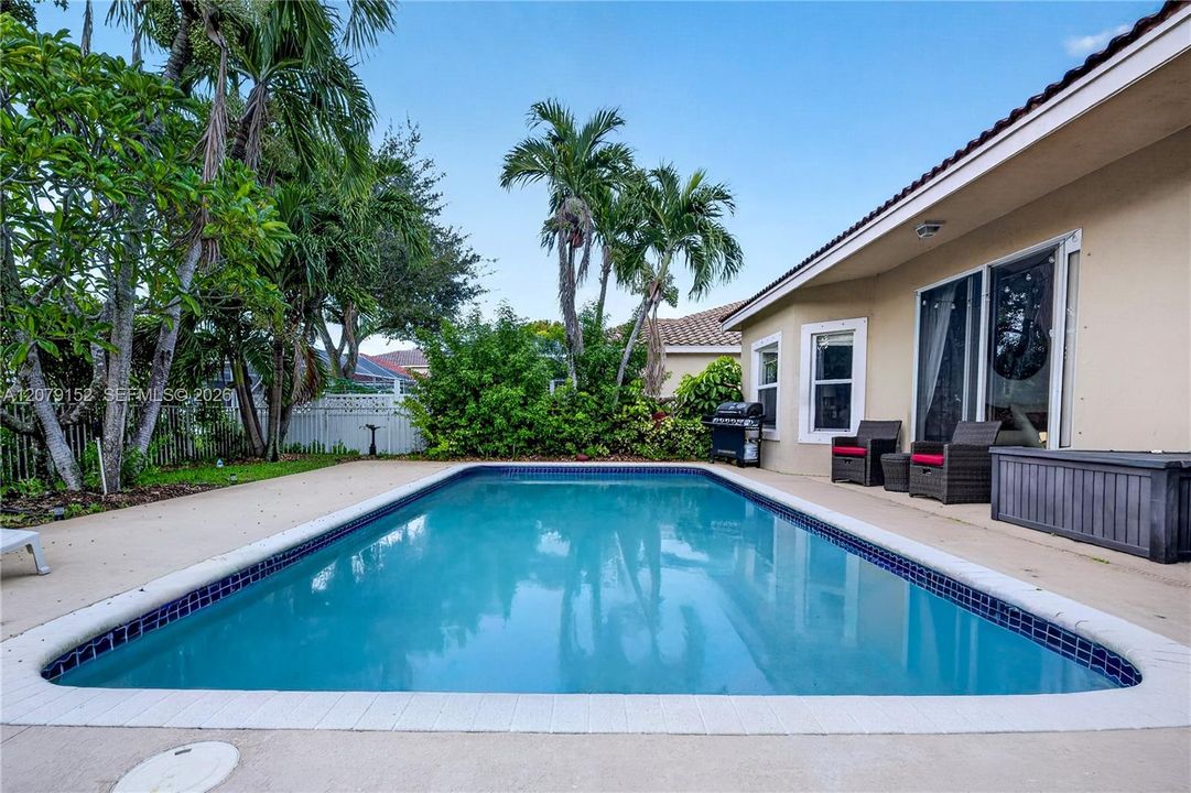 En Venta: $685,000 (3 camas, 2 baños, 1750 Pies cuadrados)
