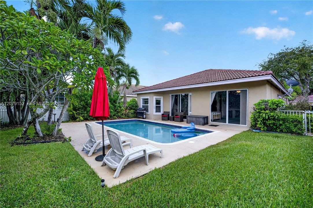 En Venta: $685,000 (3 camas, 2 baños, 1750 Pies cuadrados)