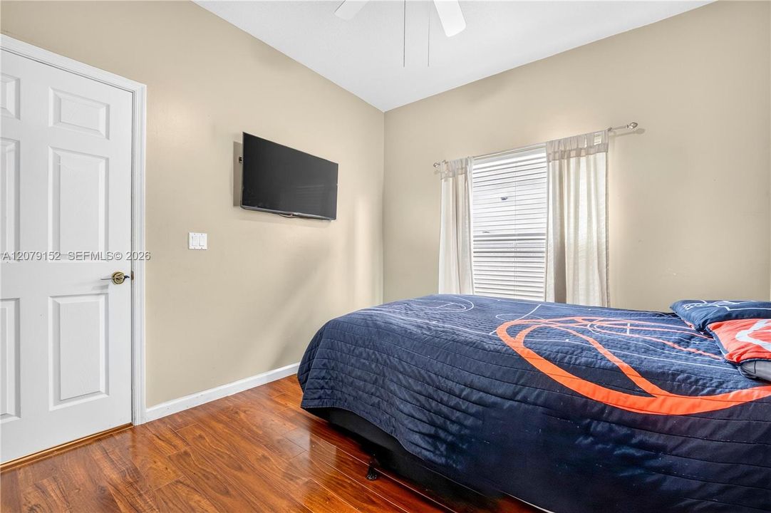 En Venta: $685,000 (3 camas, 2 baños, 1750 Pies cuadrados)