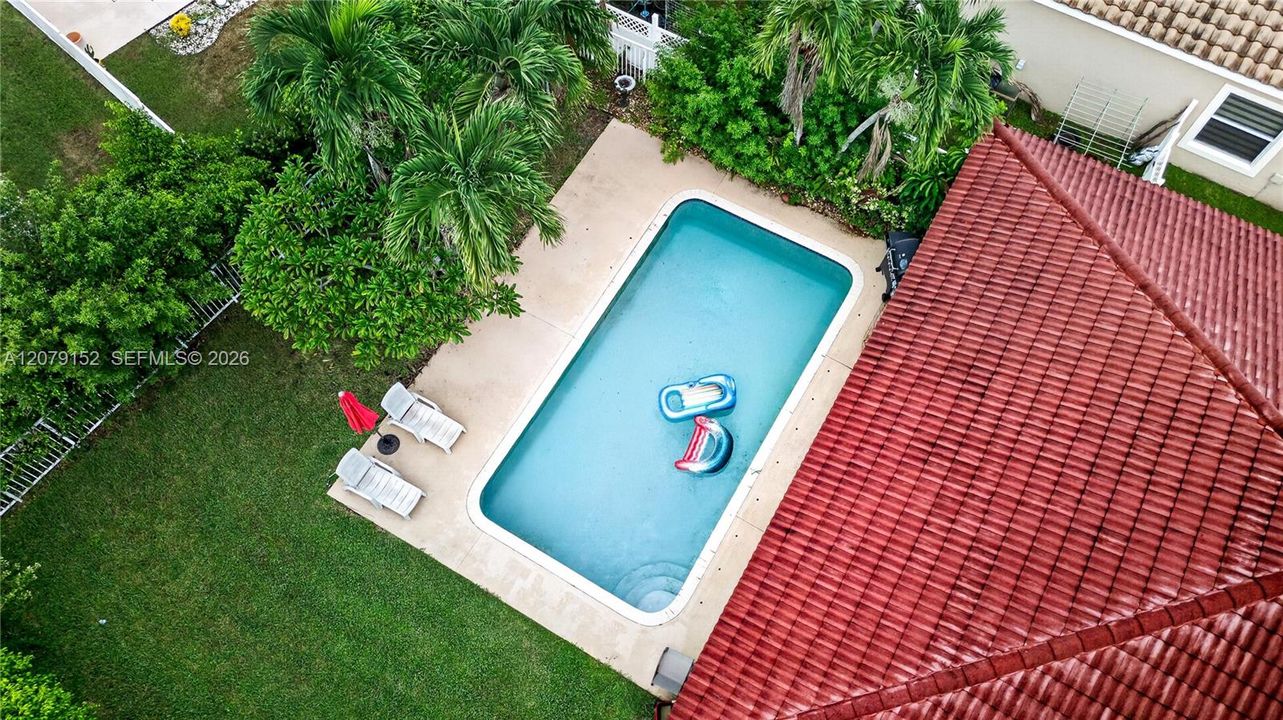 En Venta: $685,000 (3 camas, 2 baños, 1750 Pies cuadrados)