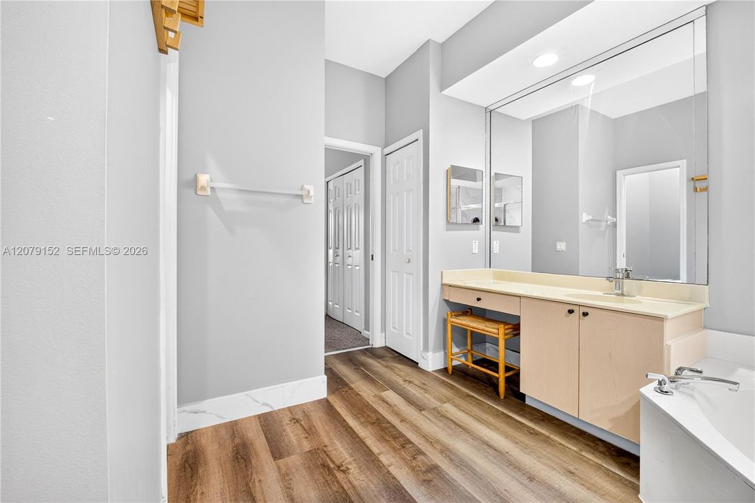 En Venta: $685,000 (3 camas, 2 baños, 1750 Pies cuadrados)