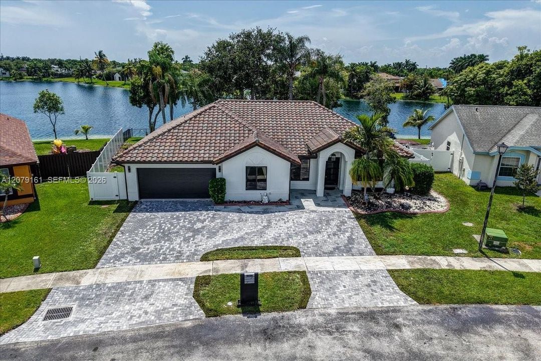 For Rent: $5,795 (4 beds, 2 baths, 2173 Square Feet)