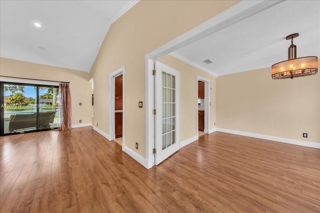 For Rent: $5,795 (4 beds, 2 baths, 2173 Square Feet)