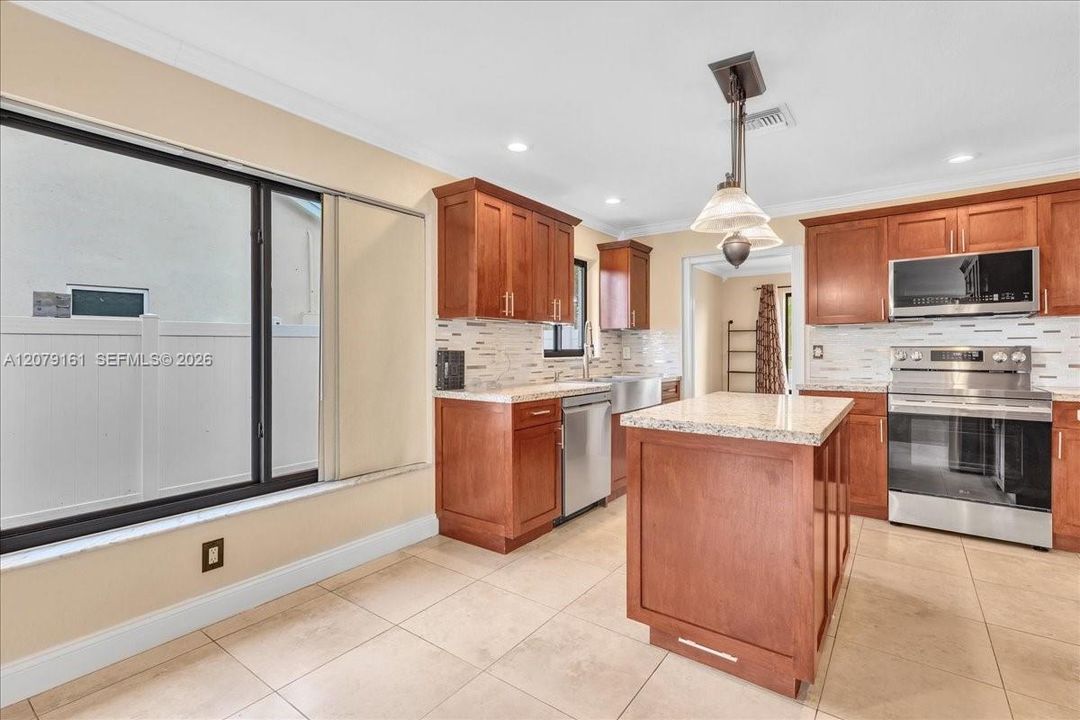 For Rent: $5,795 (4 beds, 2 baths, 2173 Square Feet)