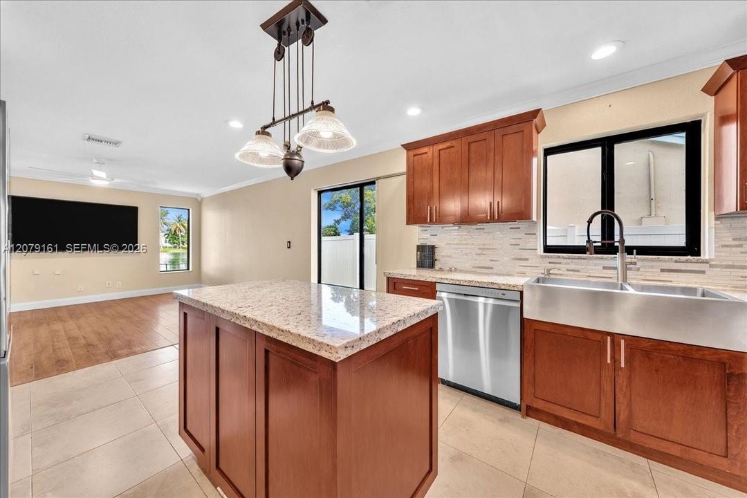 For Rent: $5,795 (4 beds, 2 baths, 2173 Square Feet)