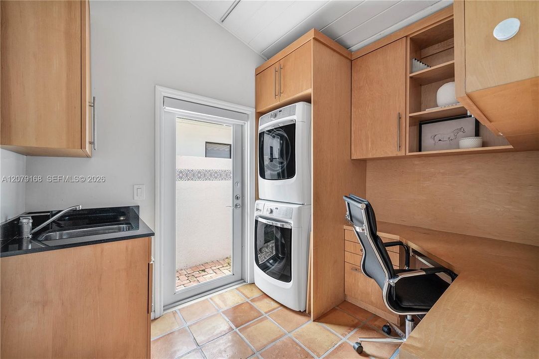 For Sale: $1,899,999 (3 beds, 2 baths, 2357 Square Feet)