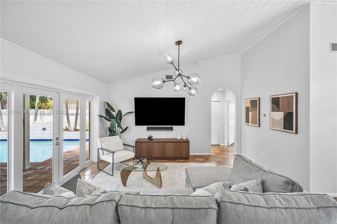For Sale: $1,899,999 (3 beds, 2 baths, 2357 Square Feet)