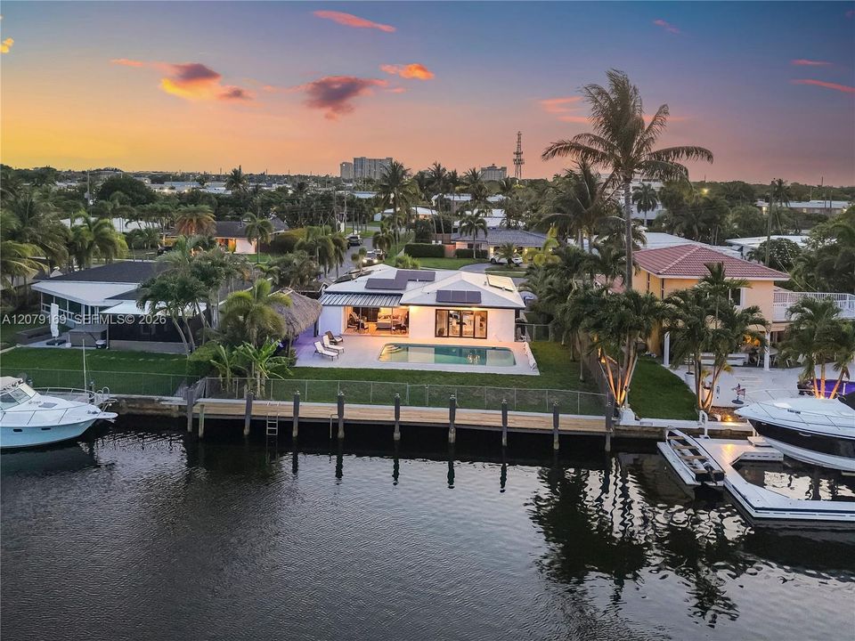 For Sale: $1,470,000 (3 beds, 2 baths, 1324 Square Feet)