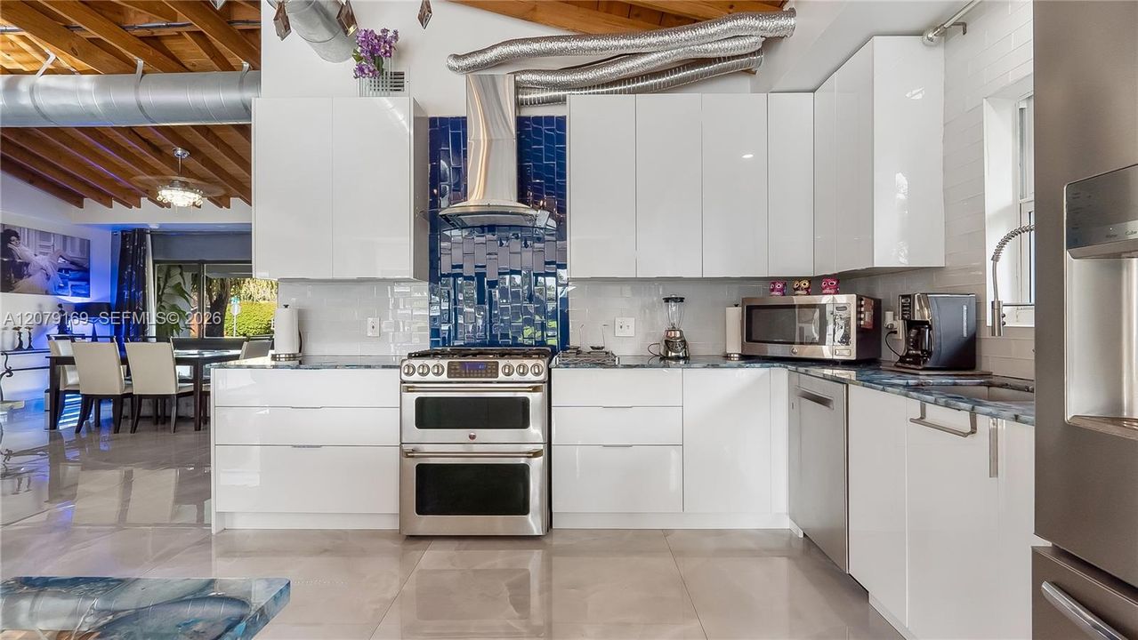 For Sale: $1,470,000 (3 beds, 2 baths, 1324 Square Feet)