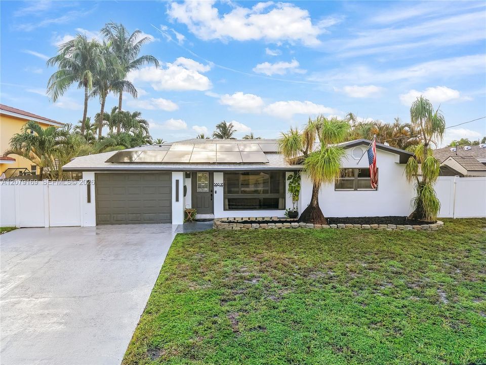 For Sale: $1,470,000 (3 beds, 2 baths, 1324 Square Feet)