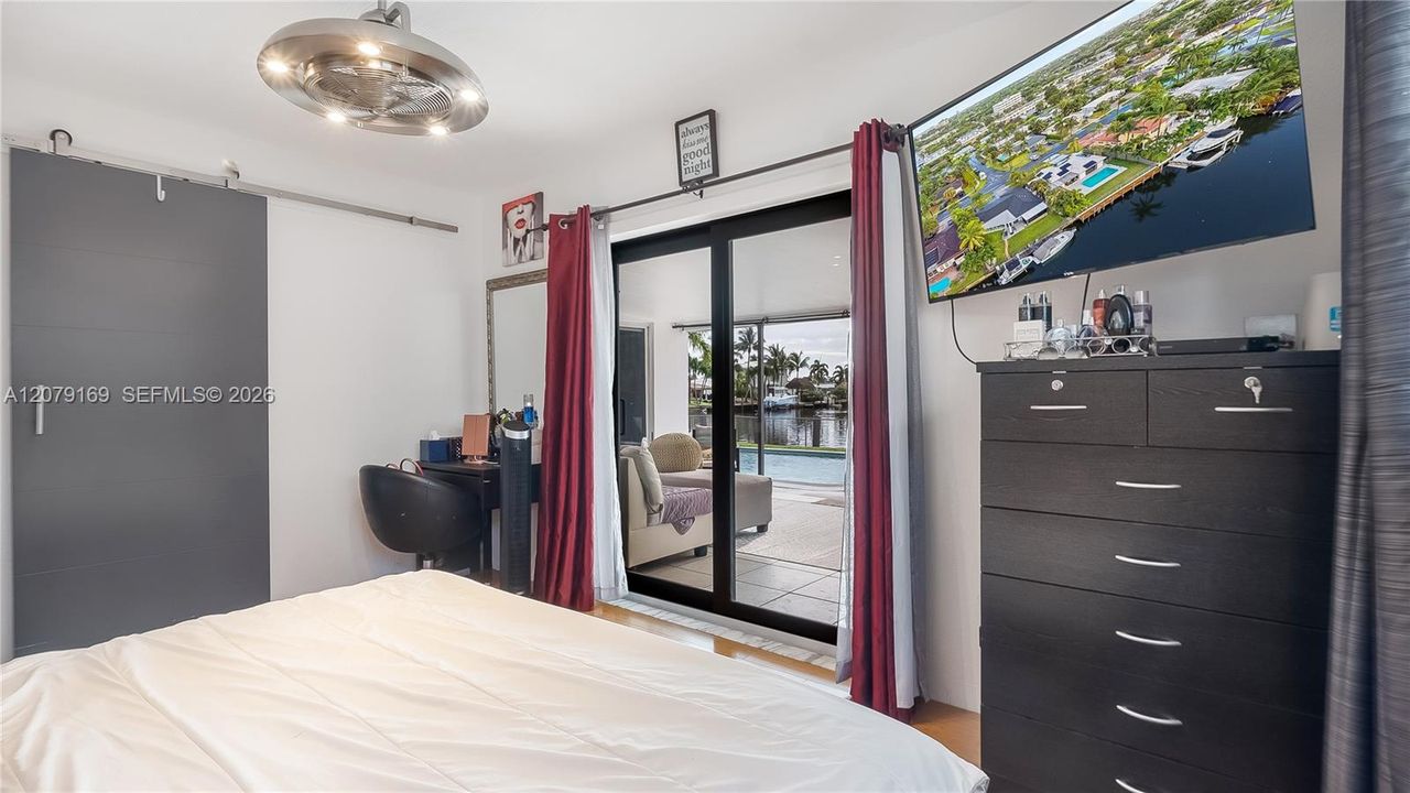 For Sale: $1,470,000 (3 beds, 2 baths, 1324 Square Feet)