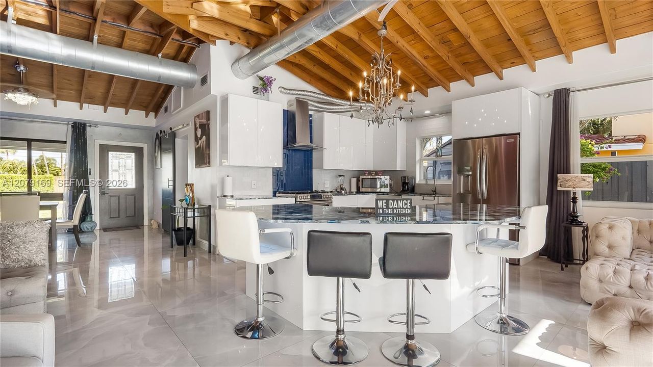 For Sale: $1,470,000 (3 beds, 2 baths, 1324 Square Feet)