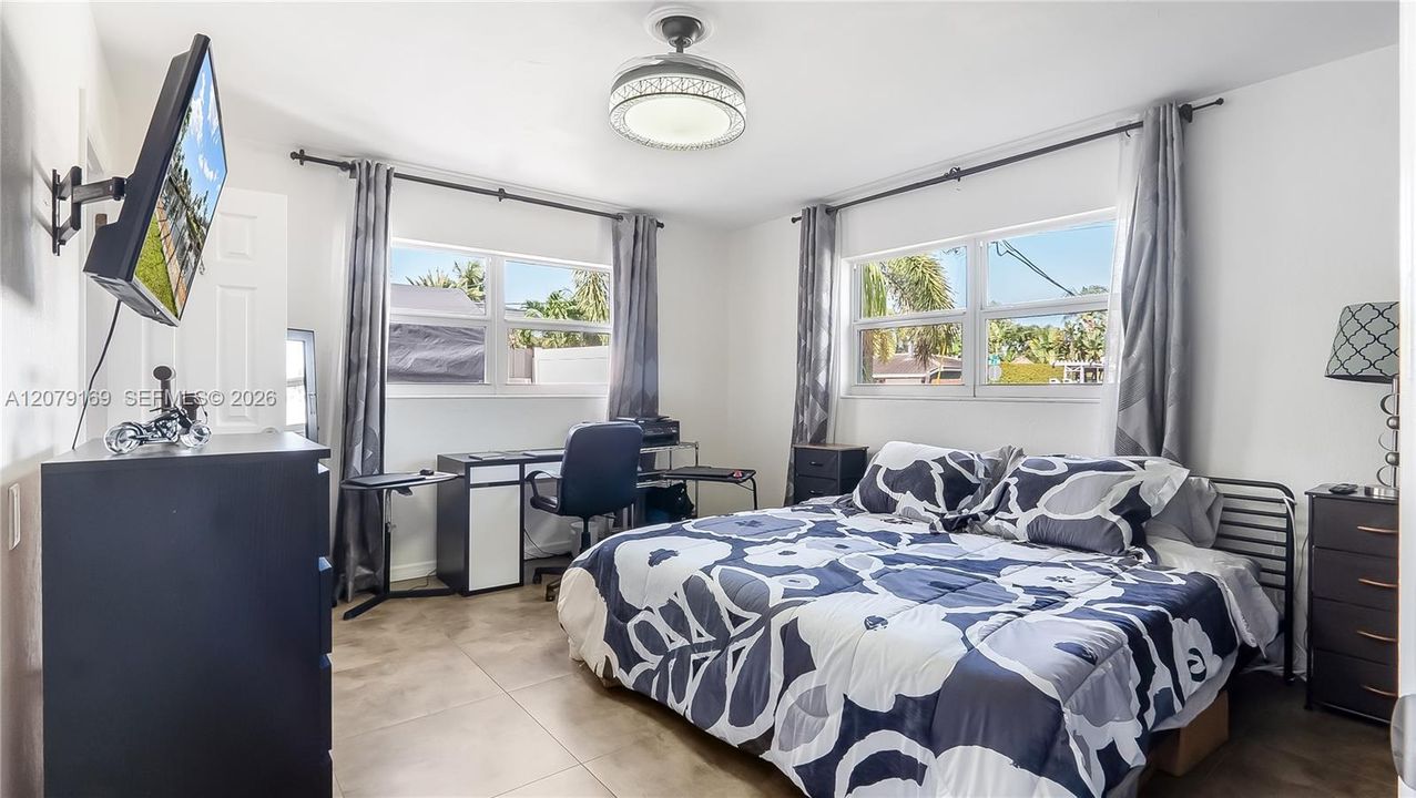 For Sale: $1,470,000 (3 beds, 2 baths, 1324 Square Feet)