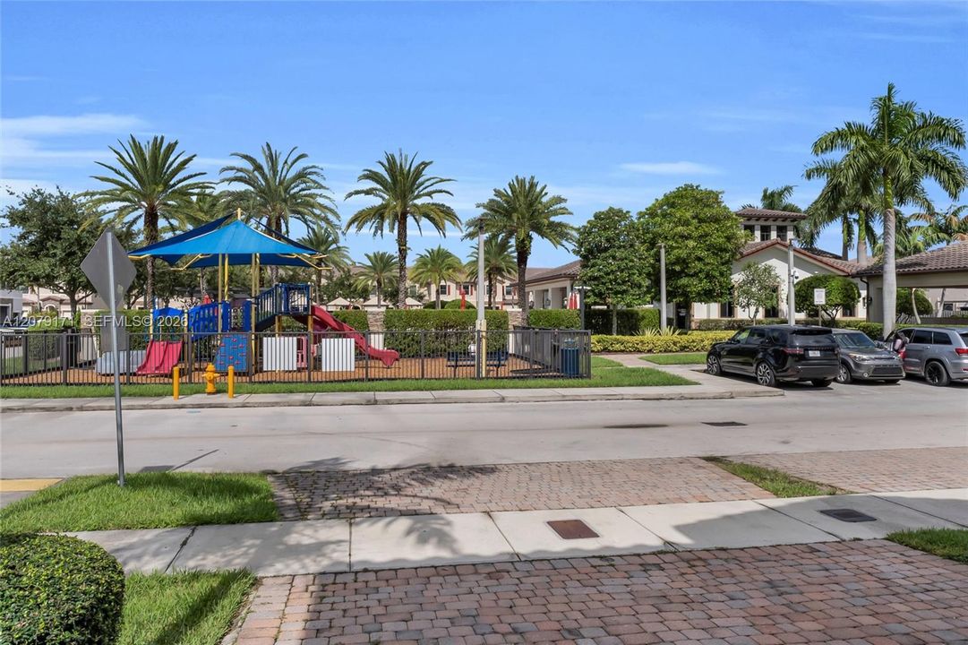 For Rent: $4,500 (4 beds, 3 baths, 1827 Square Feet)