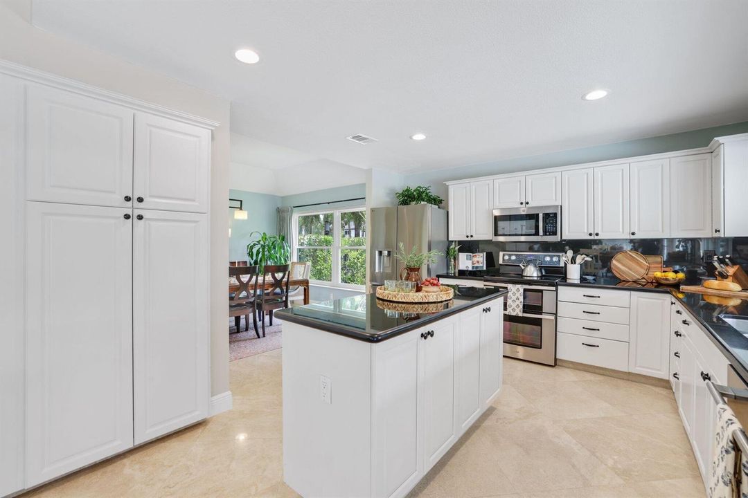 2911 NW 28th Terrace - 20.jpg-SMALL