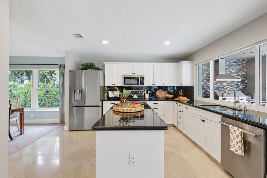 2911 NW 28th Terrace - 18.jpg-SMALL
