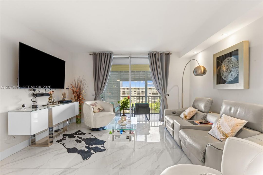 На продажу: $198,000 (1 спален, 1 ванн, 768 Квадратных фут)
