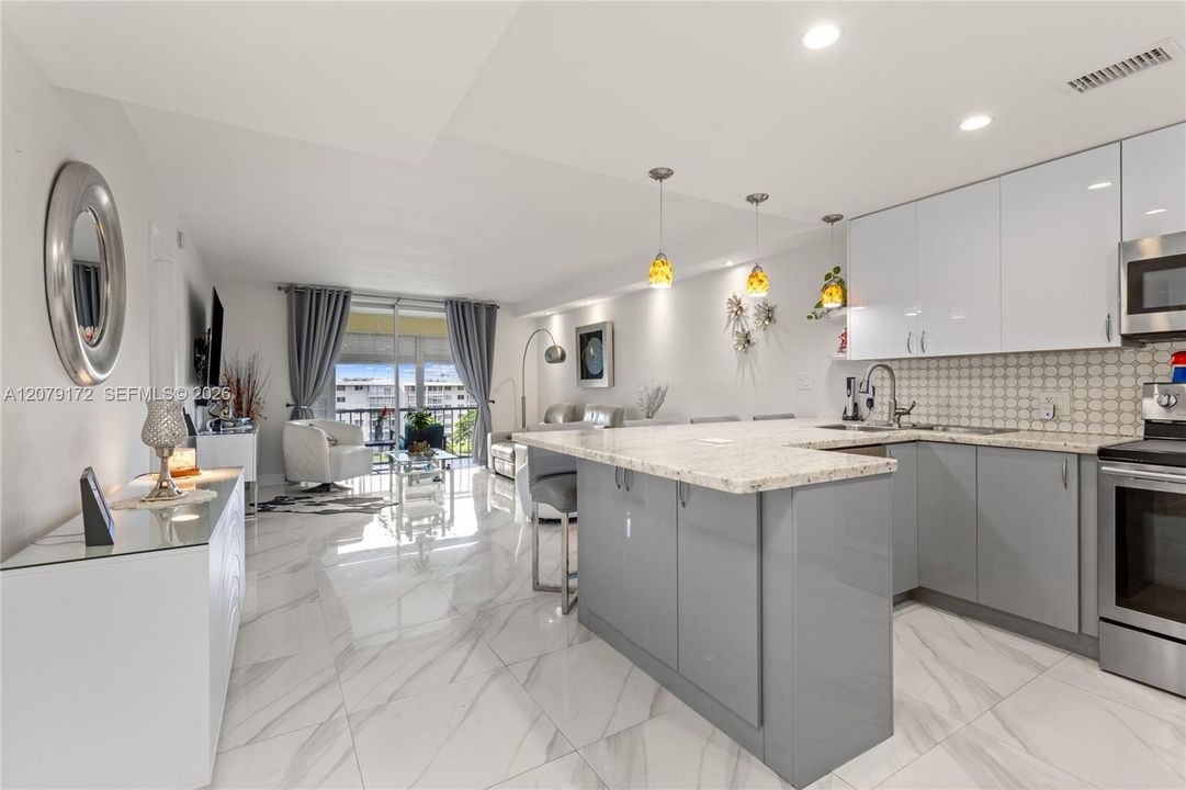 На продажу: $198,000 (1 спален, 1 ванн, 768 Квадратных фут)