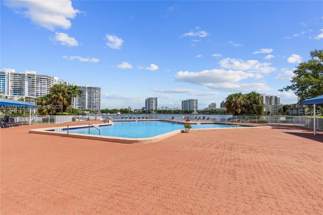 На продажу: $198,000 (1 спален, 1 ванн, 768 Квадратных фут)
