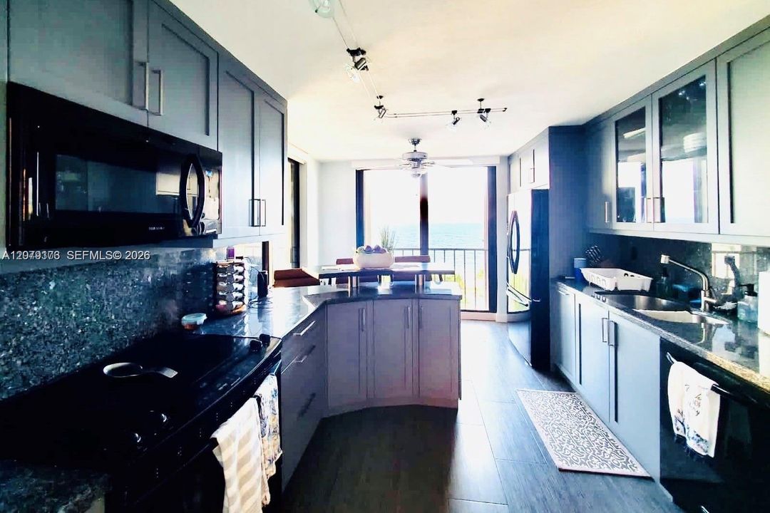 For Rent: $3,900 (2 beds, 2 baths, 1500 Square Feet)