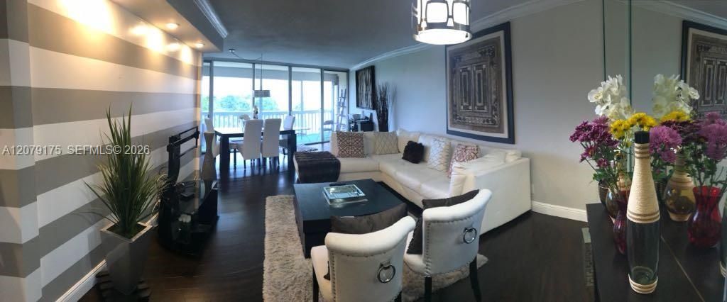 En Venta: $168,500 (2 camas, 2 baños, 1110 Pies cuadrados)