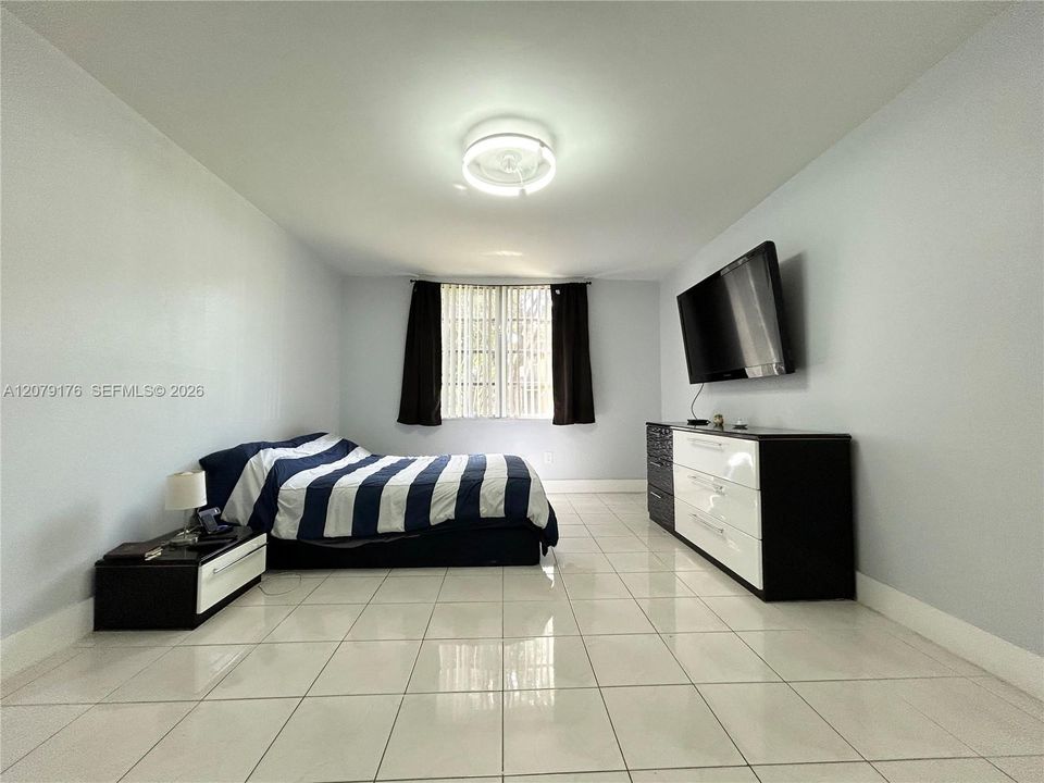 В аренду: $2,150 (2 спален, 2 ванн, 1040 Квадратных фут)