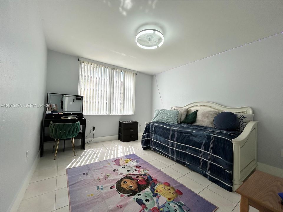 В аренду: $2,150 (2 спален, 2 ванн, 1040 Квадратных фут)