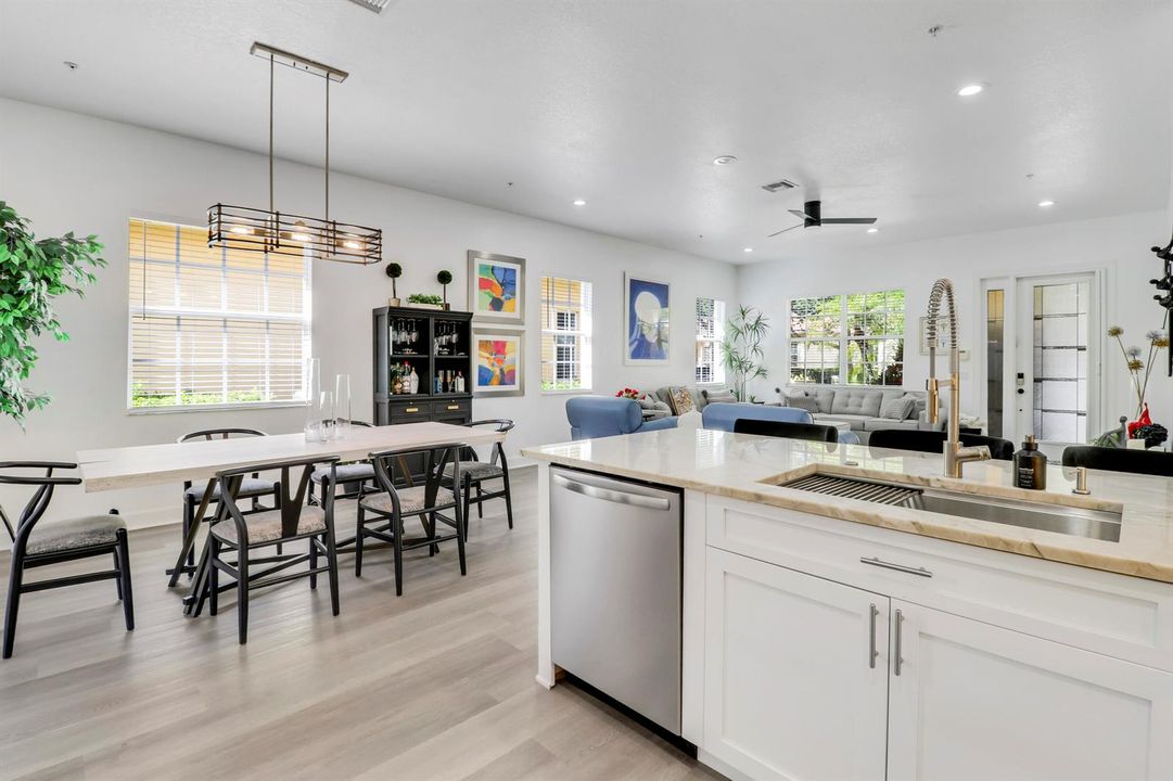 Kitchen & Dining