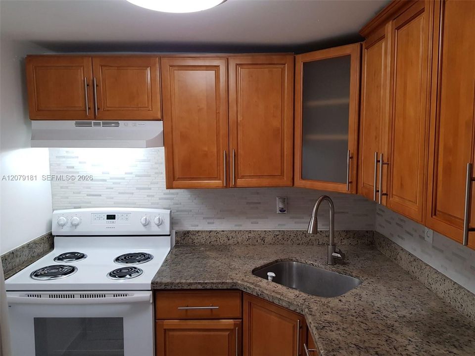 For Rent: $1,650 (1 beds, 1 baths, 600 Square Feet)