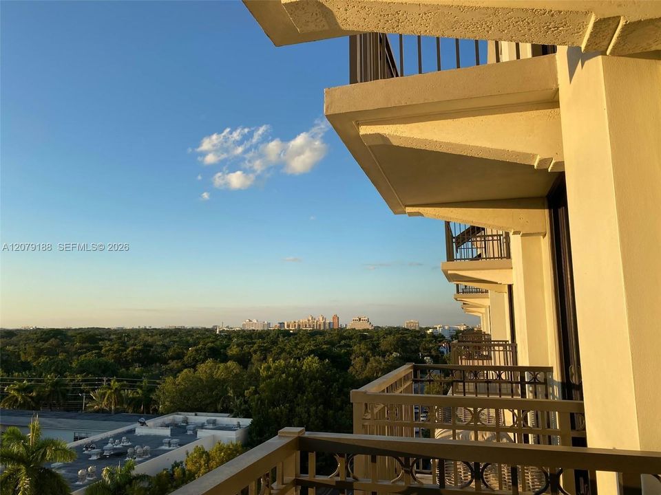 For Rent: $3,900 (1 beds, 1 baths, 724 Square Feet)