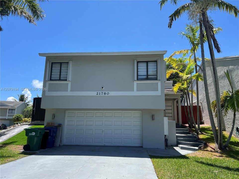 For Sale: $550,000 (3 beds, 2 baths, 1558 Square Feet)