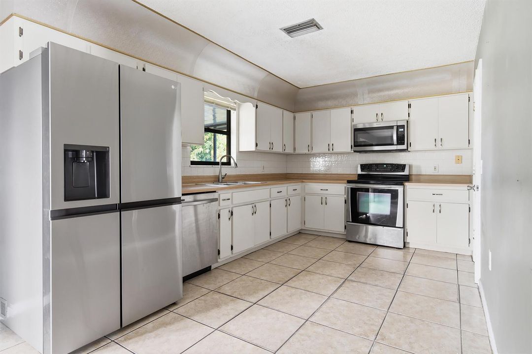 108-SANTA-MONICA-BLVD-33411-014