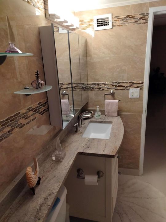 Unit 10k - bathroom 2