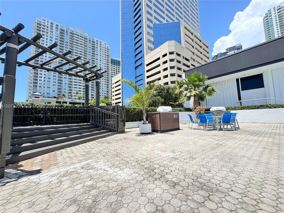 На продажу: $405,000 (2 спален, 2 ванн, 990 Квадратных фут)