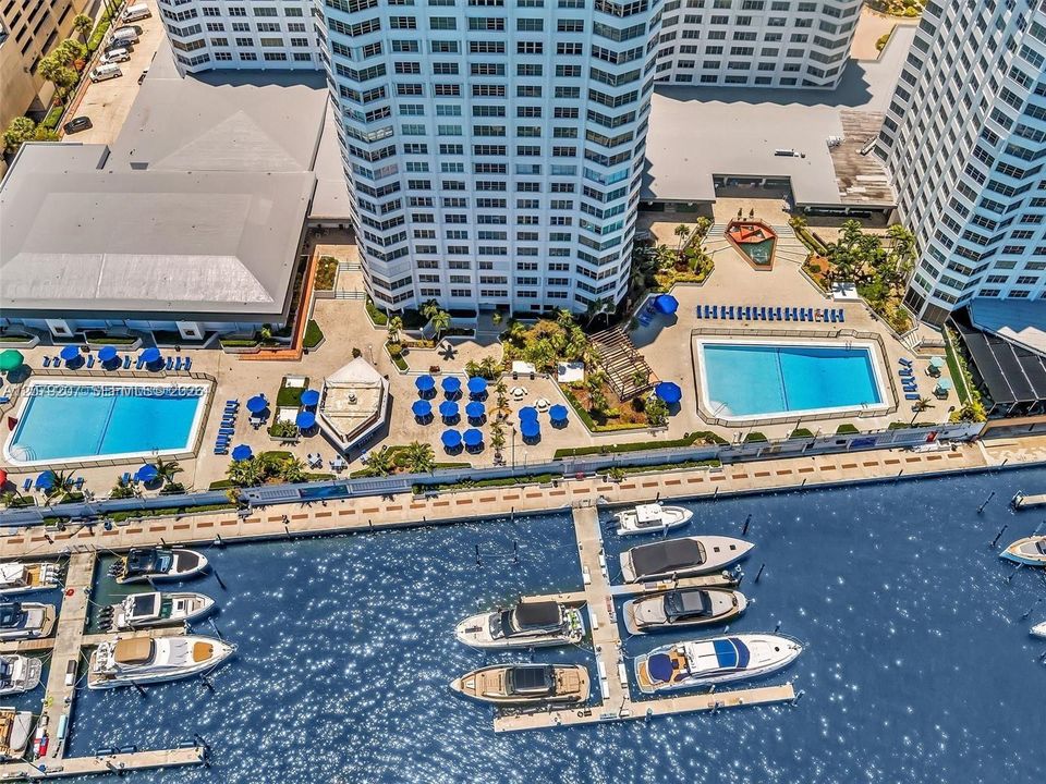 На продажу: $405,000 (2 спален, 2 ванн, 990 Квадратных фут)