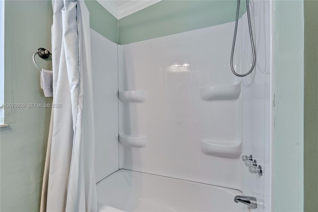 For Sale: $285,000 (2 beds, 2 baths, 767 Square Feet)