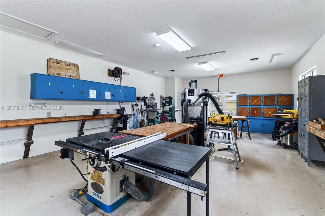 For Sale: $285,000 (2 beds, 2 baths, 767 Square Feet)