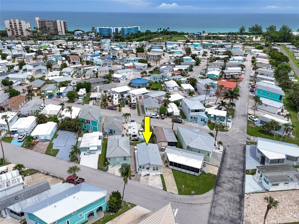 For Sale: $285,000 (2 beds, 2 baths, 767 Square Feet)