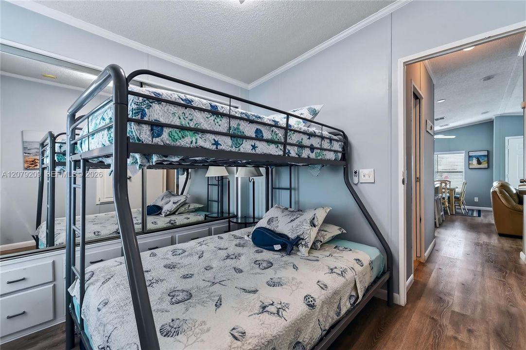 For Sale: $285,000 (2 beds, 2 baths, 767 Square Feet)