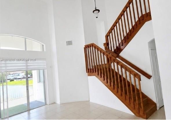 En Venta: $729,000 (3 camas, 3 baños, 1883 Pies cuadrados)