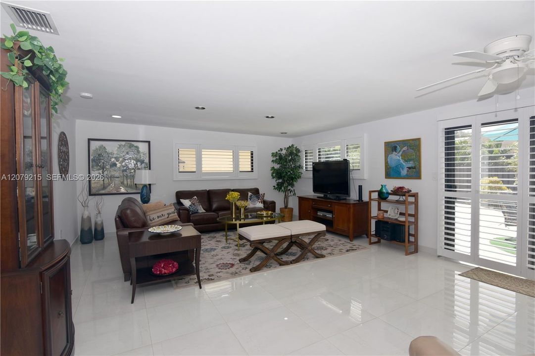 For Sale: $699,900 (3 beds, 2 baths, 1873 Square Feet)