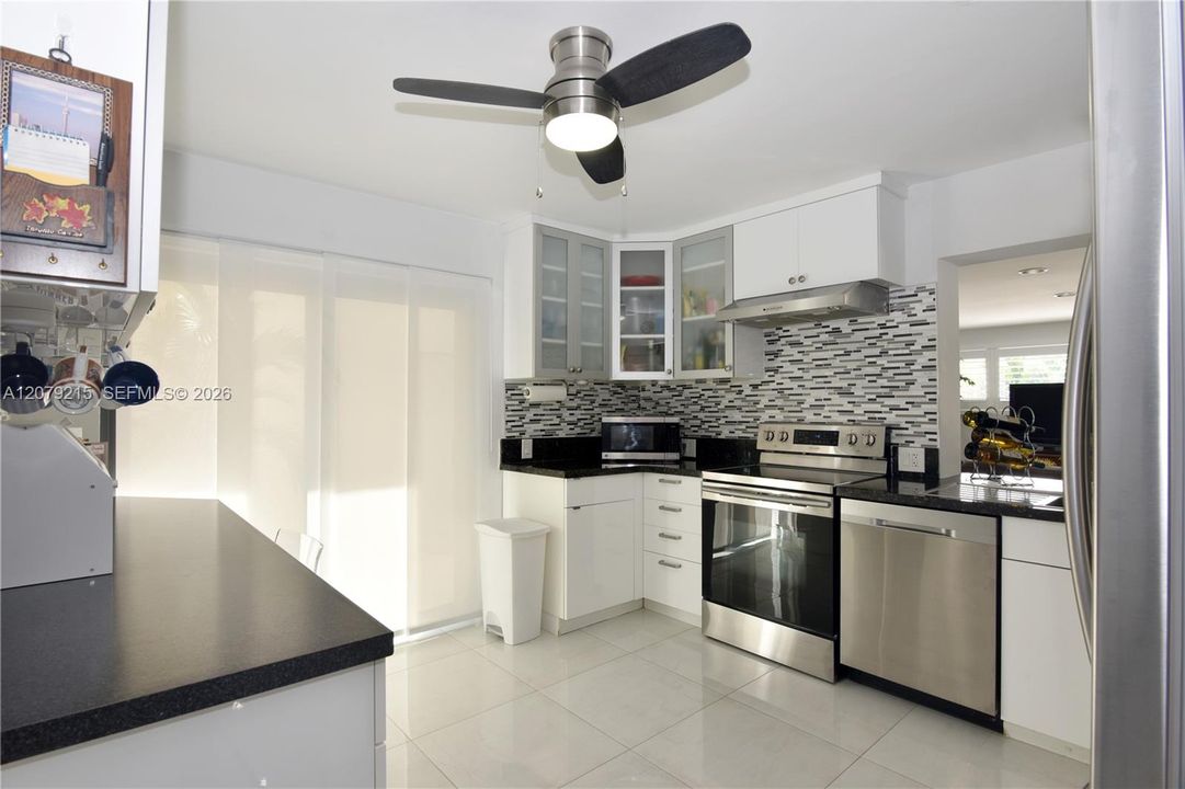 For Sale: $699,900 (3 beds, 2 baths, 1873 Square Feet)