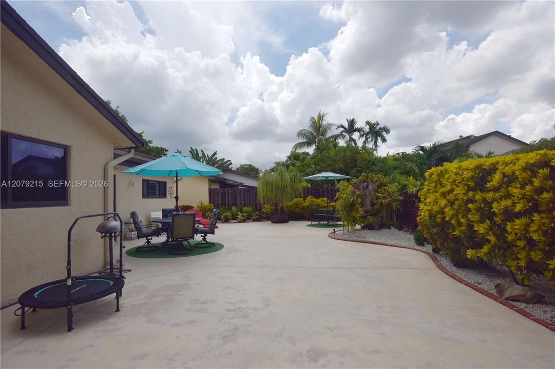 For Sale: $699,900 (3 beds, 2 baths, 1873 Square Feet)