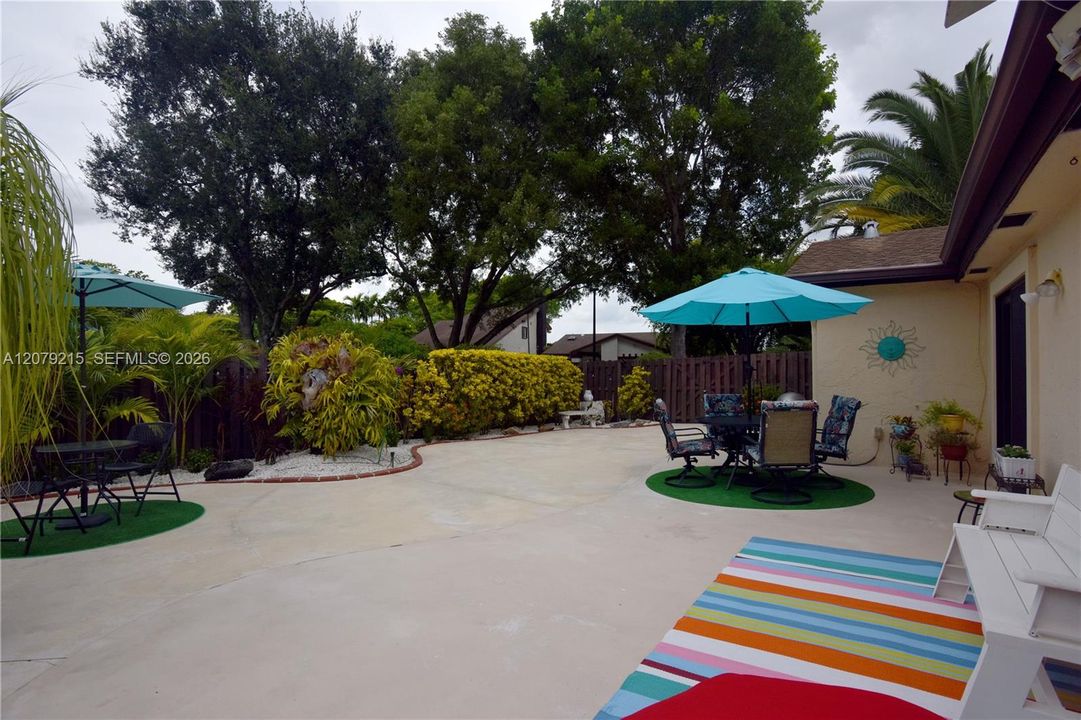 For Sale: $699,900 (3 beds, 2 baths, 1873 Square Feet)