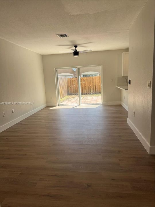 For Rent: $2,850 (3 beds, 2 baths, 1295 Square Feet)