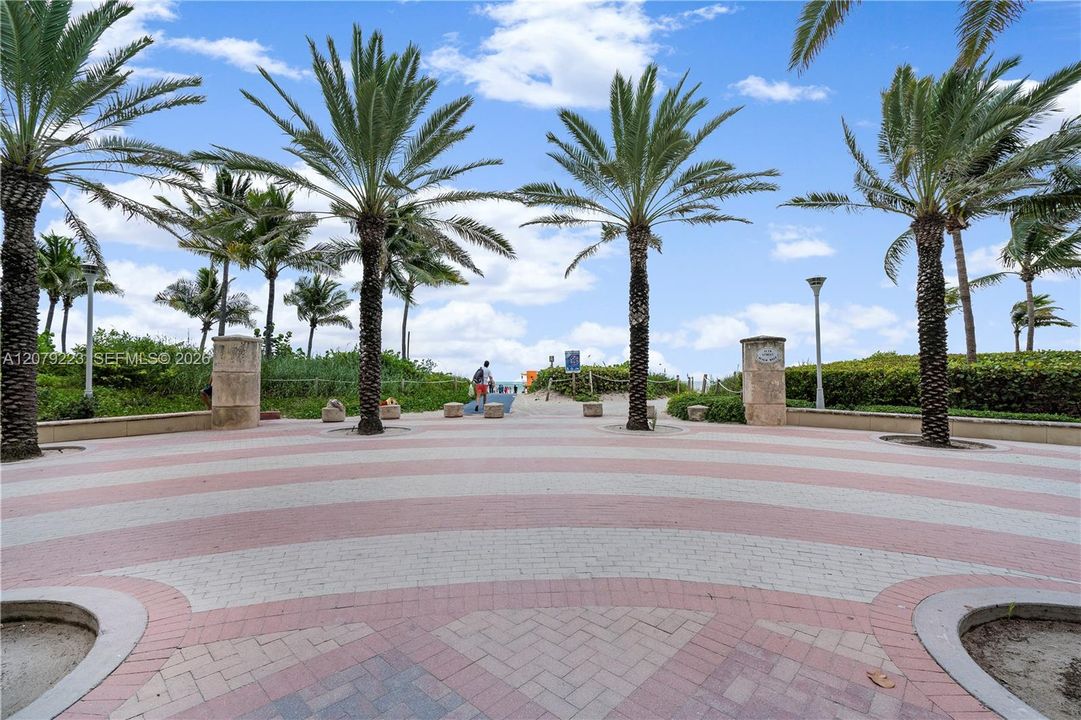 For Rent: $6,000 (2 beds, 2 baths, 940 Square Feet)