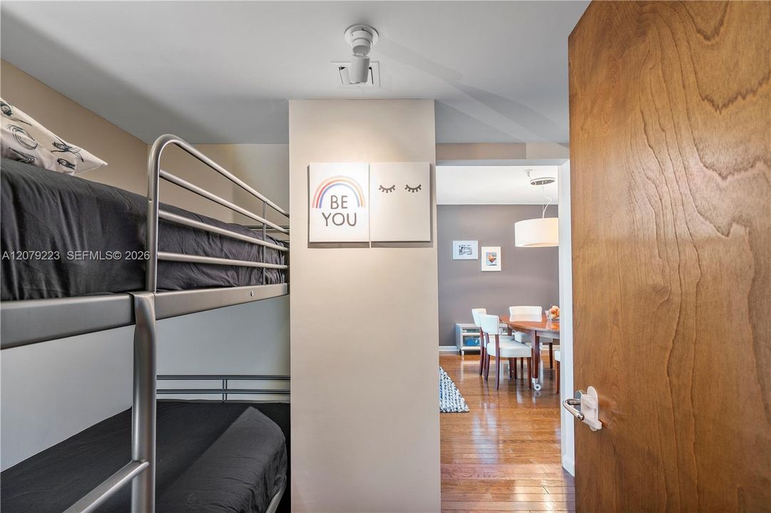 For Rent: $6,000 (2 beds, 2 baths, 940 Square Feet)