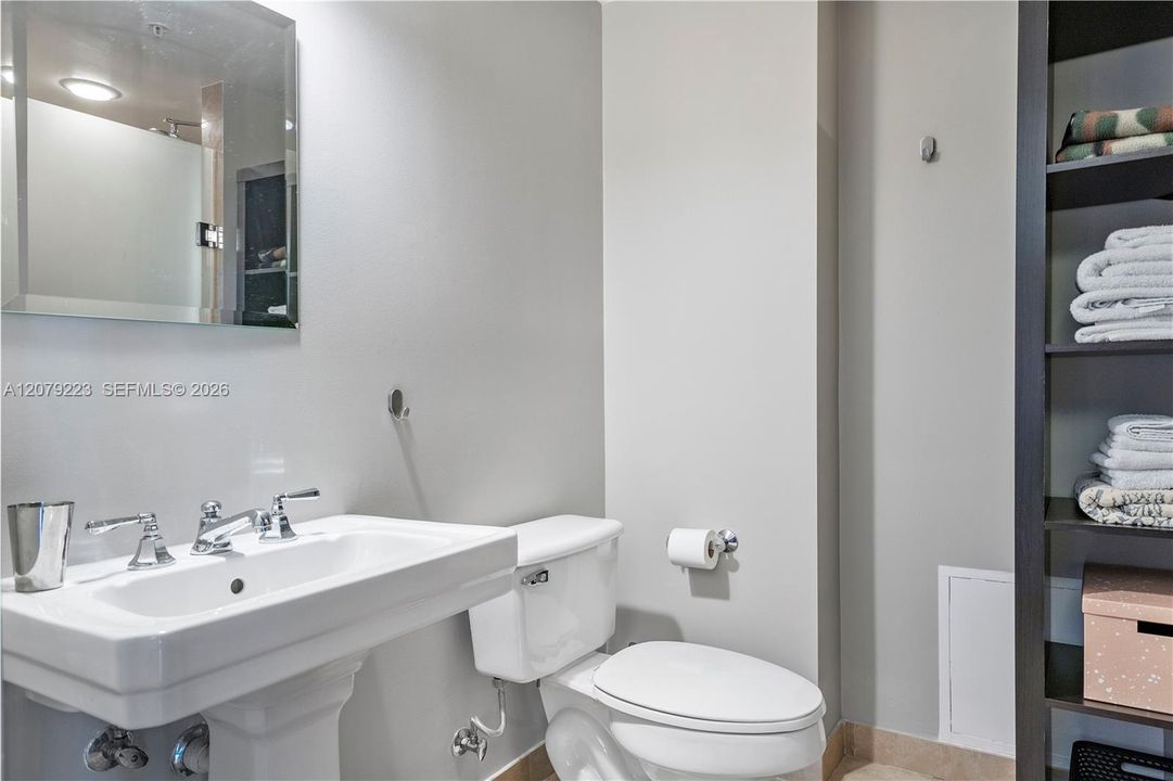 For Rent: $6,000 (2 beds, 2 baths, 940 Square Feet)