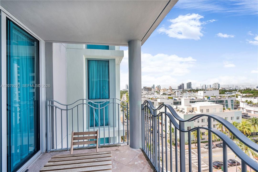 For Rent: $6,000 (2 beds, 2 baths, 940 Square Feet)